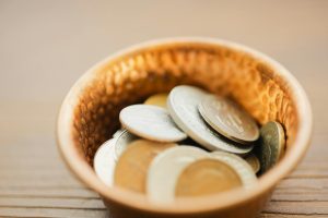 Bàn xóc đĩa với quân vị và bát xóc nhìn cận cảnh