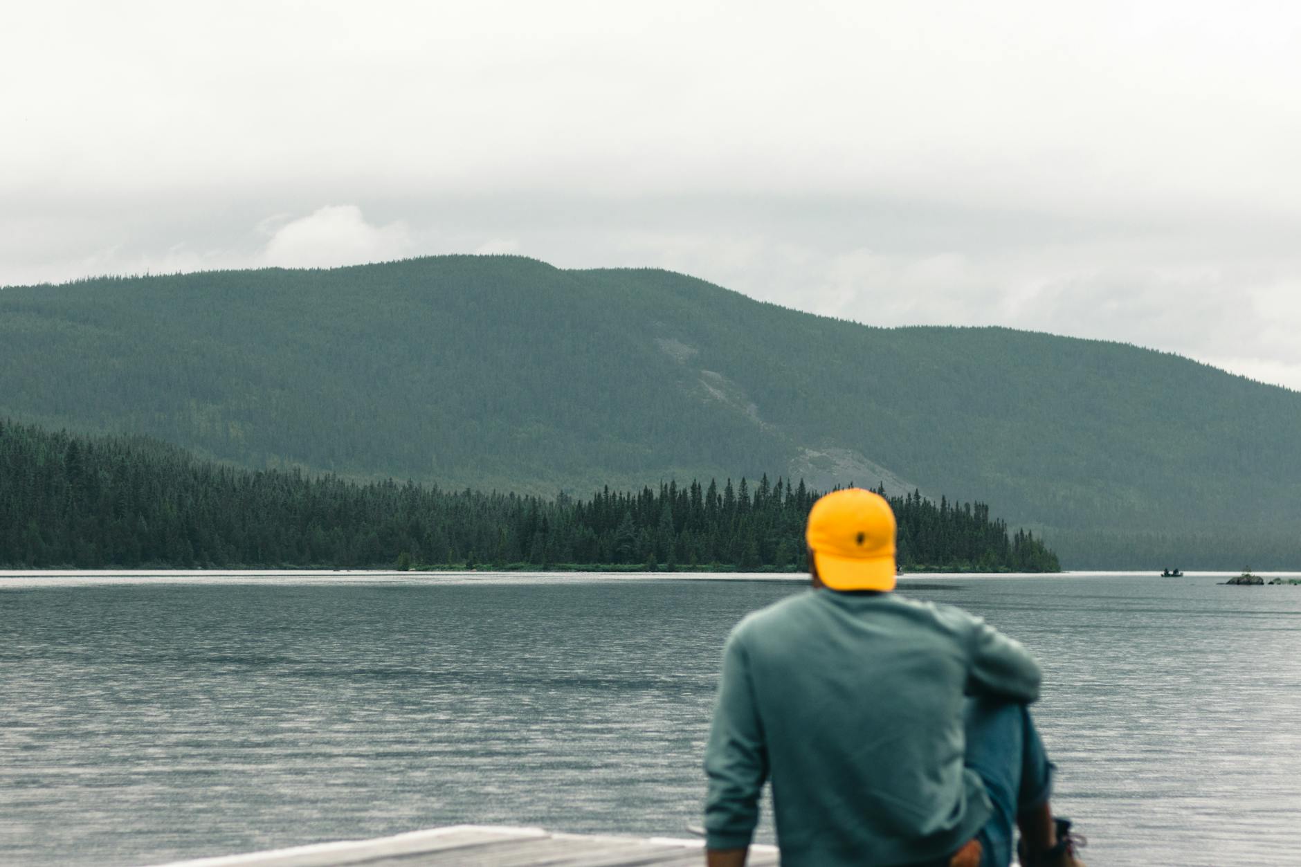 Một đội bóng ép sân liên tục trước khung thành đối phương