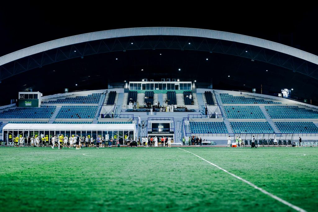 Pha tranh chấp bóng trong một trận thuộc giải hạng 2 Hàn Quốc